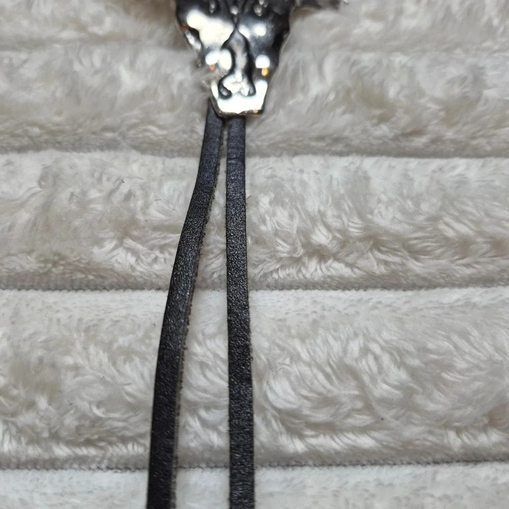 Men Silver Tone Bull Skull Bolo Tie Western Cowboy Black Cord Southwestern Style